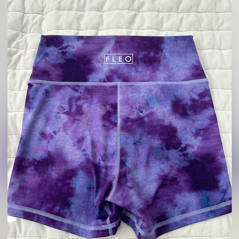 Fleo true high shorts, purple tie dye